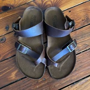White Mountain Gracie Flat Sandal Brown Leather Size 7 Very Gently Loved